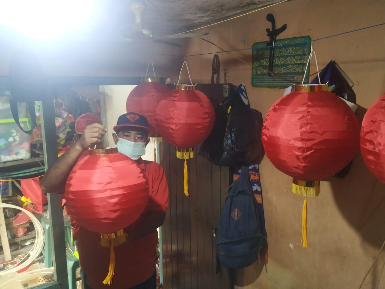 Jejeran lampion di Lampion Cempaka, Jalan Juanda, Blimbing, Kota Malang (Foto: Lalu Theo/ngopibareng.id)