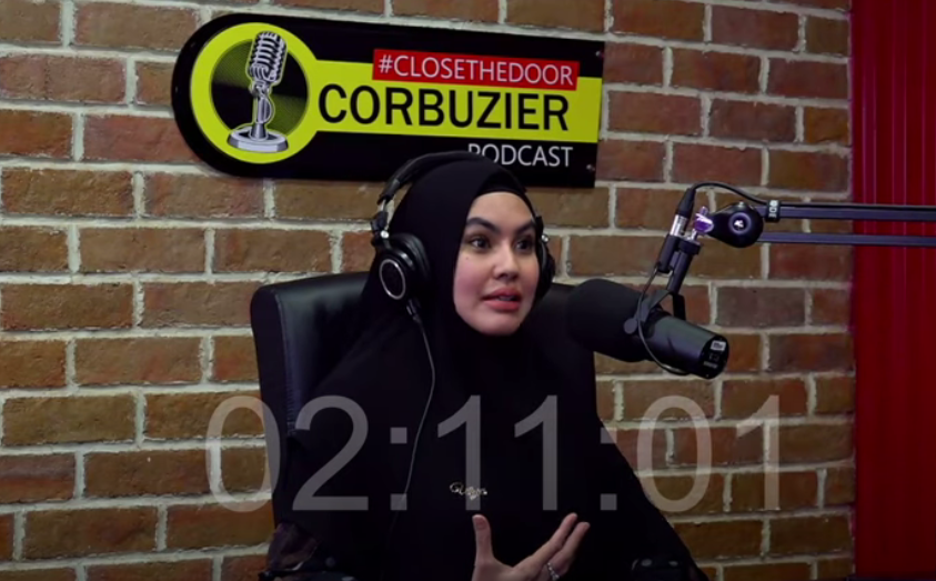 Kartika Putri saat jadi tamu podcast Dedy Corbuzier. (Foto:tangkapan layar via Youtube)