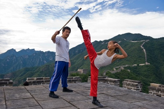 Salah satu adegan akting aktor Jackie Chan dengan Jaden Smith di film The Karate Kid. (Foto: Columbia Pictures)