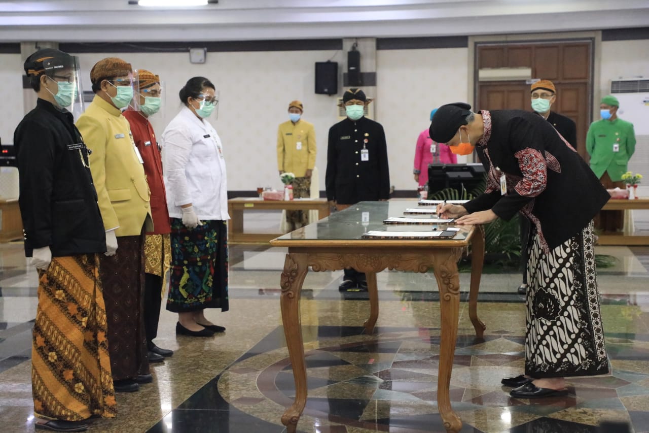 Gubernur Ganjar melantik 840 pejabat fungsional di lingkungan Pemprov Jateng. (Foto: Dok Prov Jateng) 