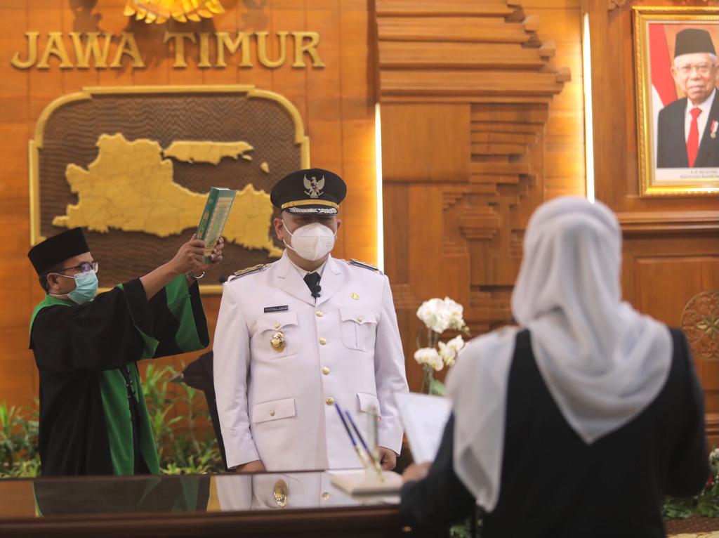 Pelantikan Whisnu Sakti Buana sebagai Walikota Surabaya definitif. (Foto: Istimewa)