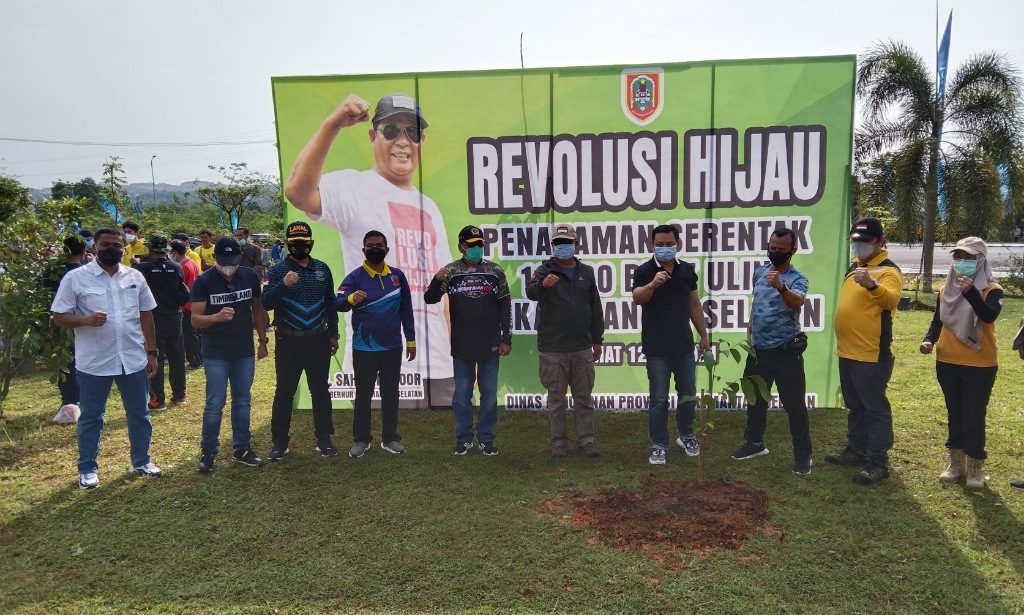 Program Revolusi Hijau, aksi penanaman pohon ulin sebanyak 10.000 batang. (Foto: Diskominfo Kalsel)