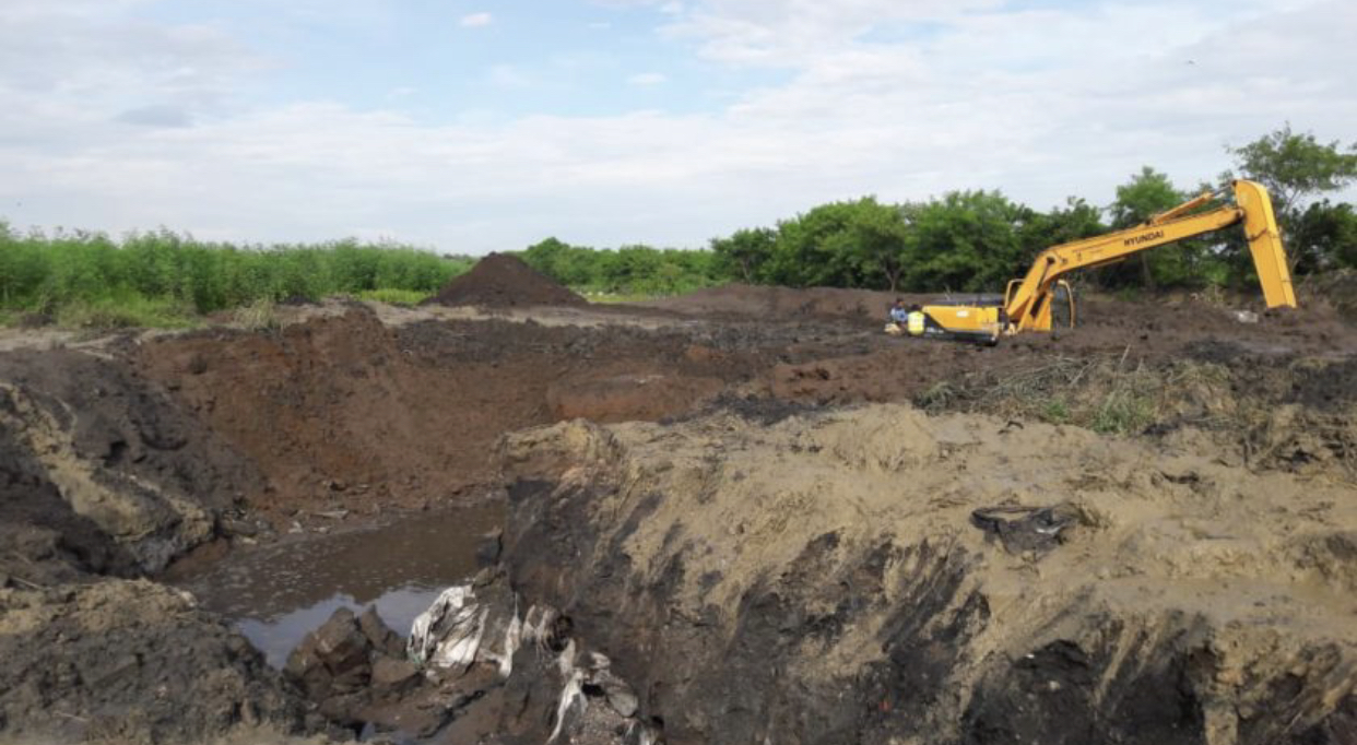 Perbaikan pipa PDAM Surabaya di Karangpilang (Foto: Istimewa)