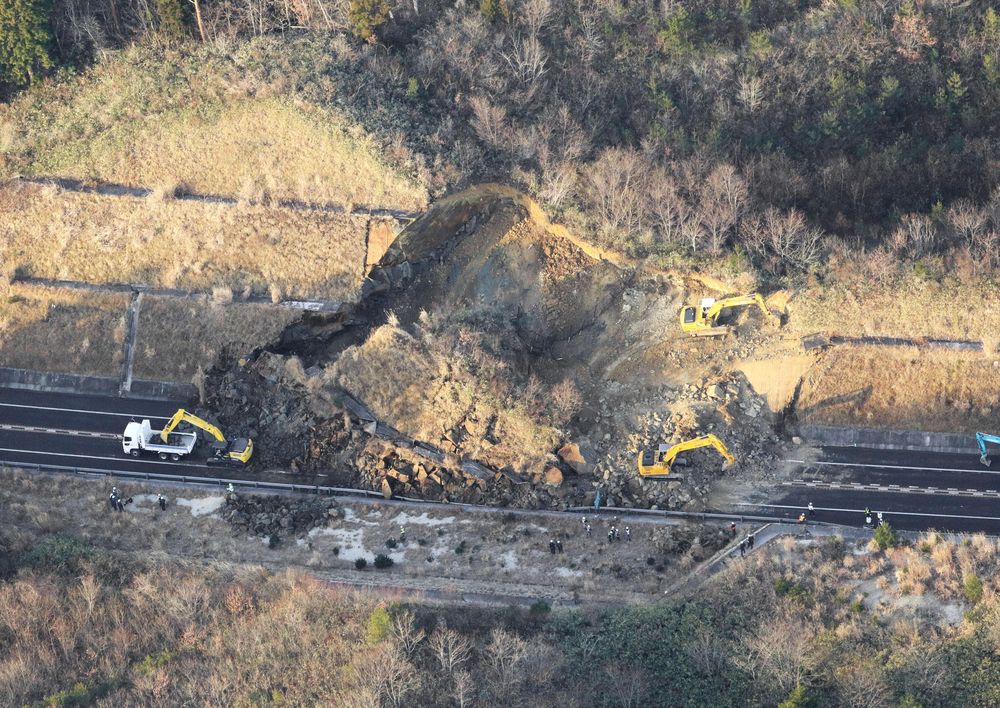 Gempa di Jepang sebabkan tanah longsor di Fukushima. (Foto: AP)