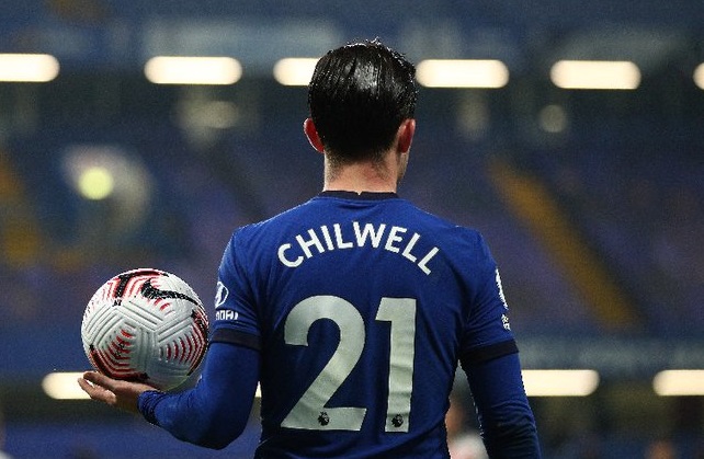 Ben Chilwell sekarang lebih banyak duduk di bangku cadangan. (Foto: Twitter/@ChelseaFC)