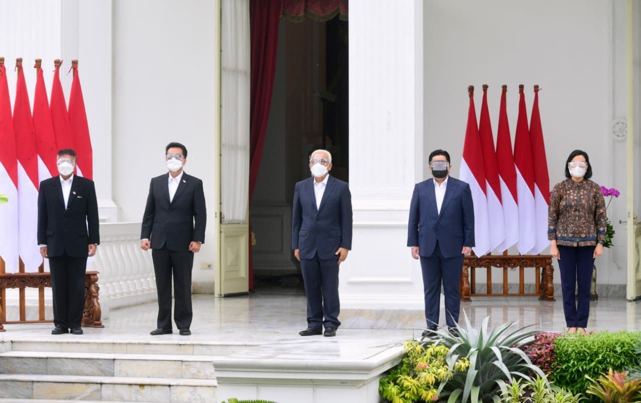 Presiden Joko Widodo  Perkenalkan Jajaran Dewan Pengawas dan Direktur INA (foto: Setpres).