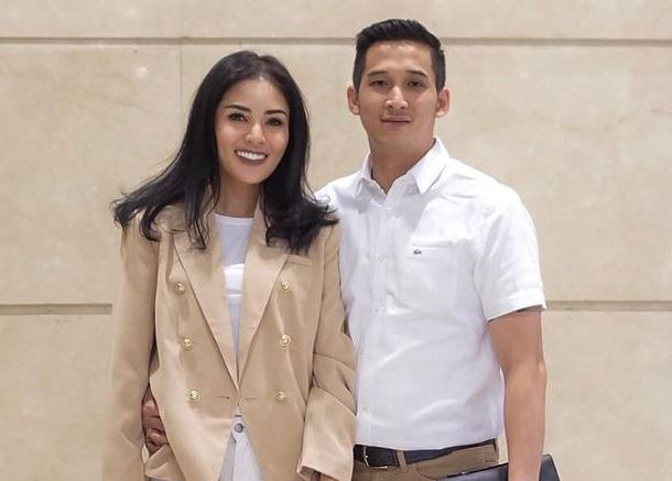 Foto kenangan kemesraan penyanyi Nindy Ayunda dengan sang suami, Askara Parasady Harsono (Aska). (Foto: Instagram)