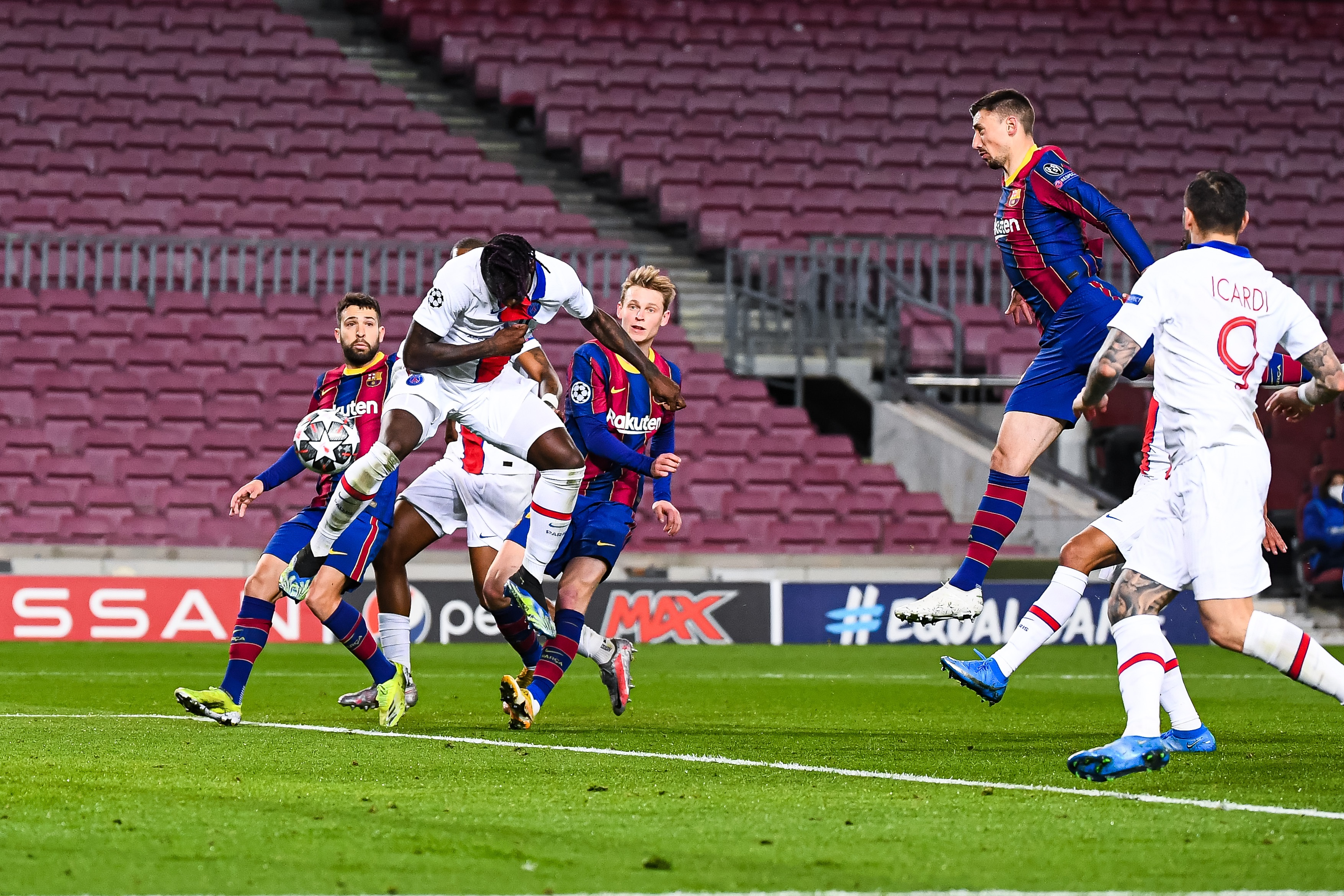 Peluang Barcelona lolos ke Final Liga Champions tipis setelah dihajar PSG 4-1. (Foto: AP) 