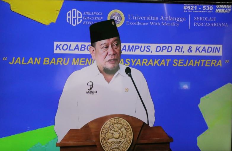 Ketua DPD RI AA LaNyalla Mahmud Mattalitti menjadi pembicara utama dalam Airlangga Forum di Sekolah Pascasarjana Universitas Airlangga Surabaya, Rabu 17 Februari 2021 sore. (Foto: Istimewa)