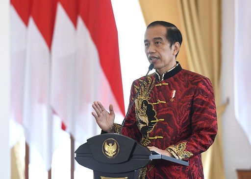 Presiden Joko Widodo mengenakan pakaian changshan berwarna merah saat menghadiri Perayaan Imlek Nasional 2021 secara virtual dari Istana Kepresidenan Bogor, Jawa Barat, Sabtu 20 Februari 2021. (Foto: Setpres)