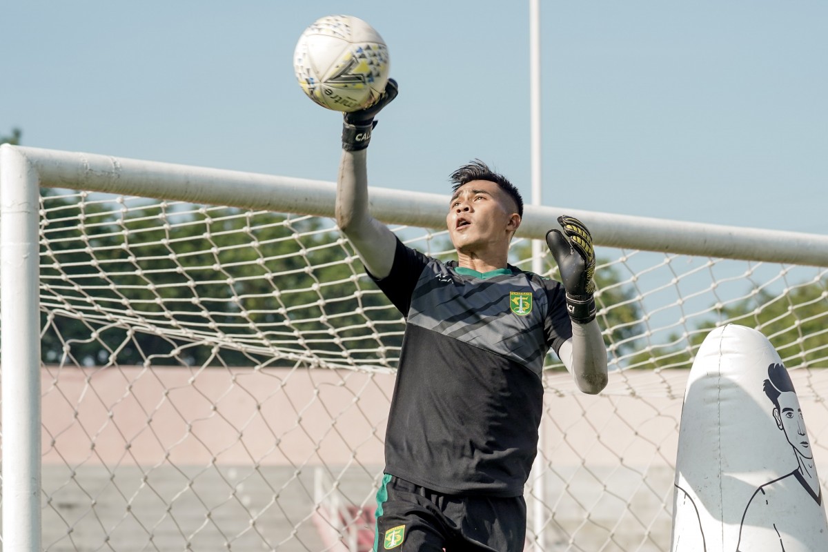 Kiper Persebaya Surabaya, Angga Saputra yang hengkang tahun ini. (Foto: Persebaya.id)