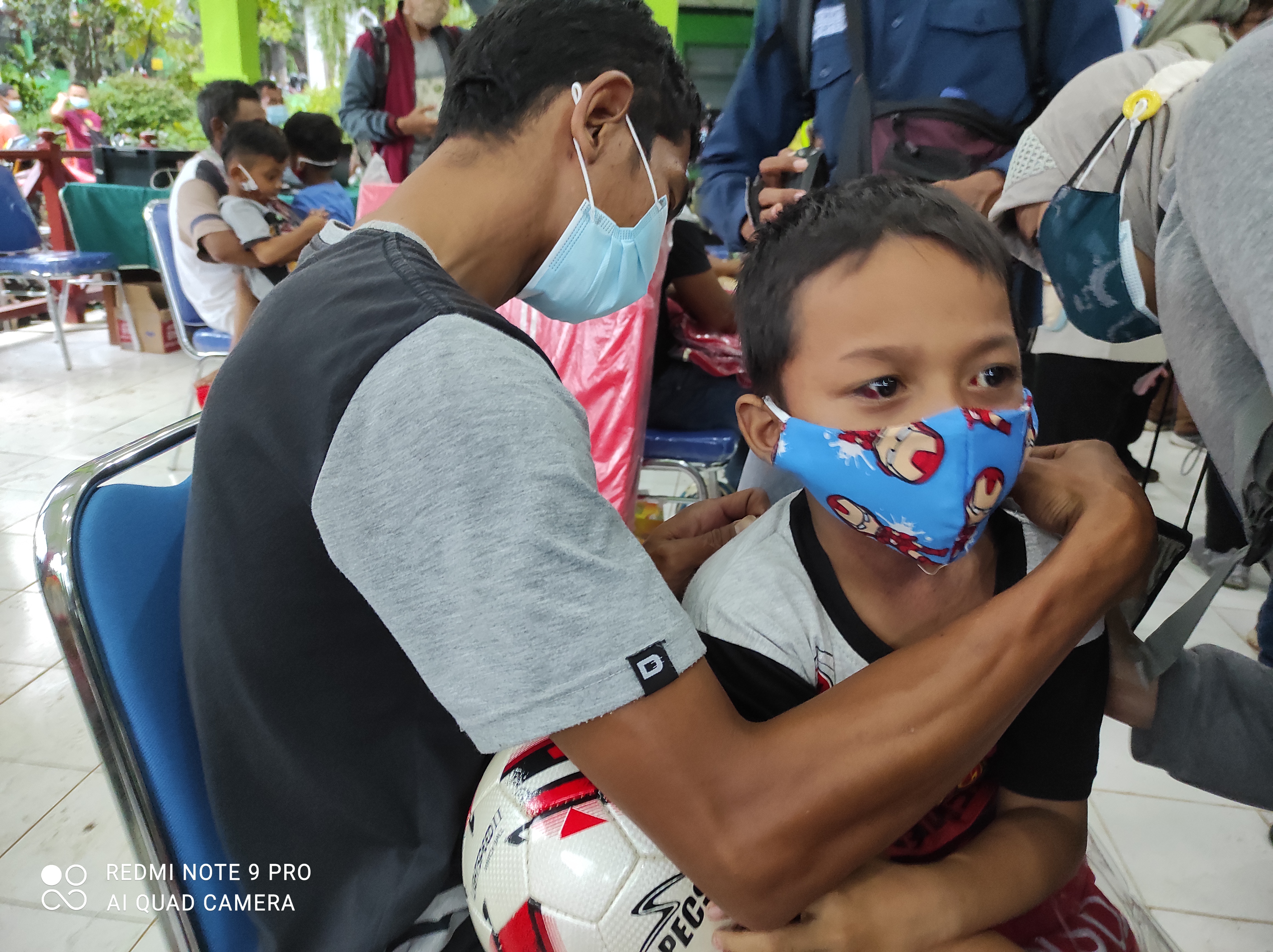 Khabib Imam Mutakin, bocah 8 tahun yang lolos dari maut dalam insiden longsor di Nganjuk. (Foto: Fendhy Plesmana/Ngopibareng.id) 