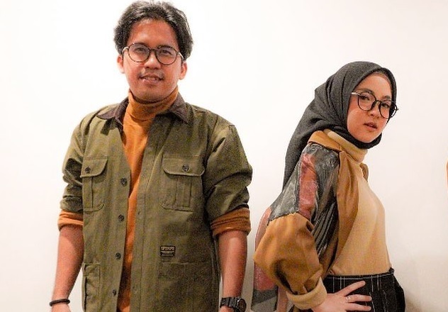 Sebelum muncul kabar perselingkuhan Ayus dengan Nissa Sabyan, keyboardis dan vokalis ini ternyata sering memakai baju kembaran atau couple. (Foto: Dok. Sabyan)