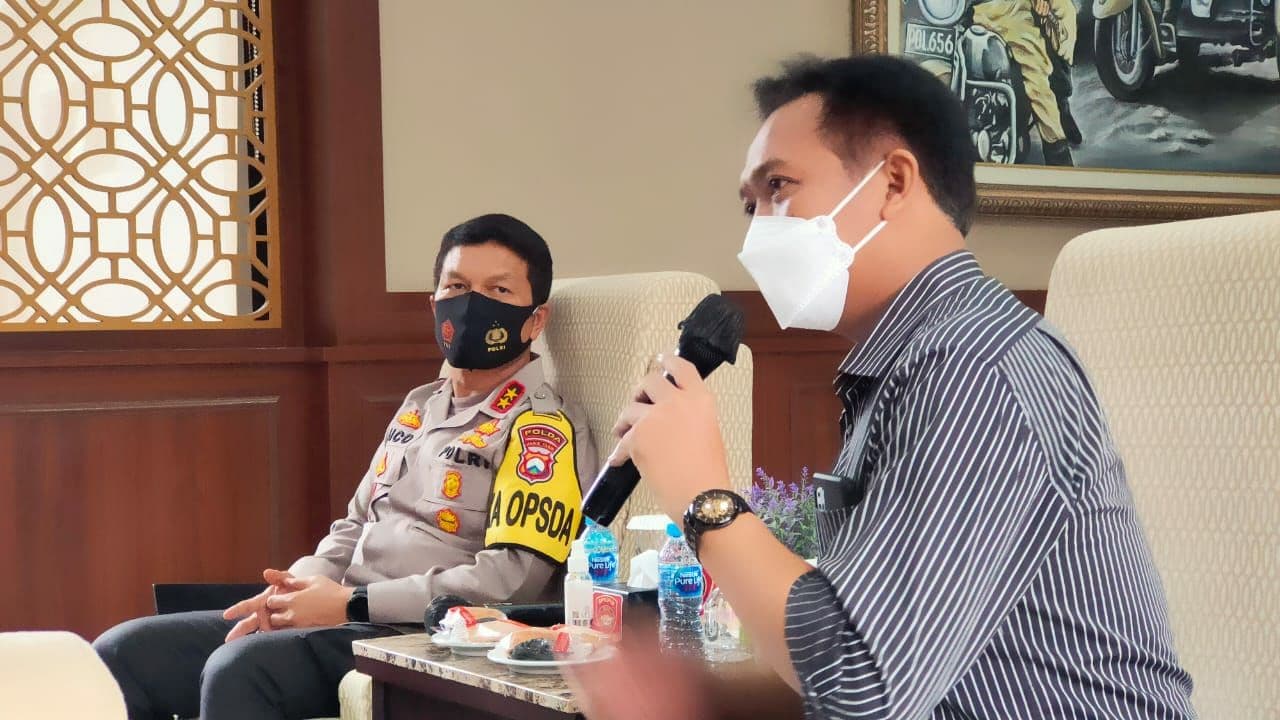 Ketua AMSI Jatim Arief Rahman (kanan) dan Kapolda Jawa Timur Irjen Nico Afinta. (Foto:istimewa) 