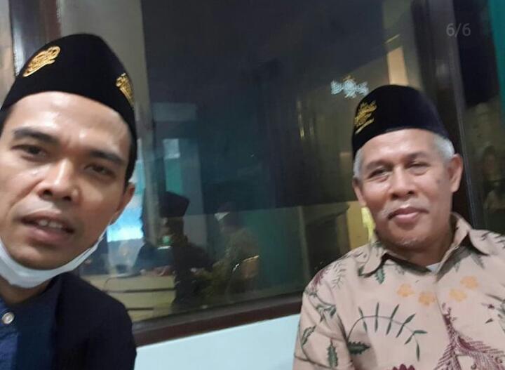 Ustaz Abdul Somad bersama KH Marzuki Mustamar, Ketua PWNU Jawa Timur. (Foto: Istimewa)