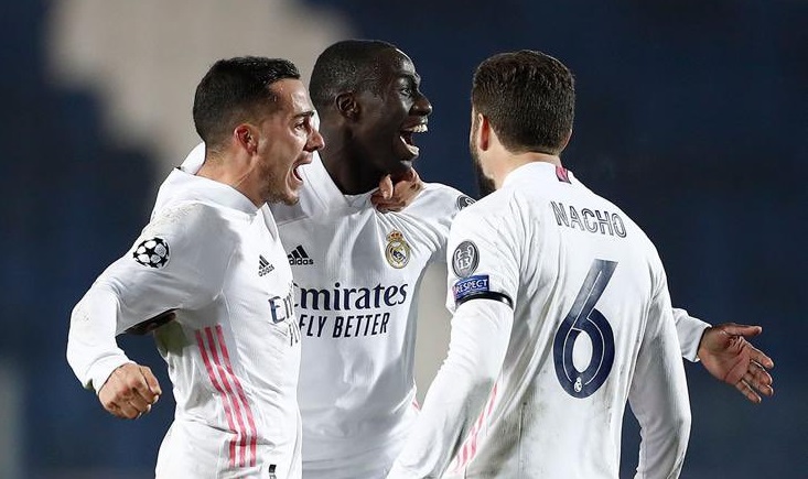 Ferland Mendy merayakan gol pertamanya di pentas Eropa. (Foto: Twitter/@realmadrid)