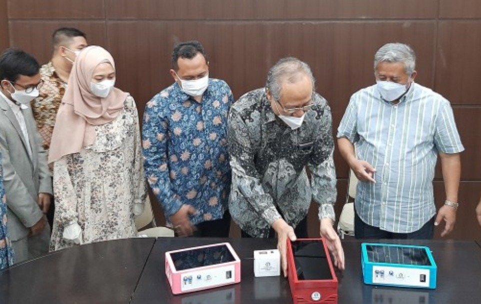 Inose C19 temuan Guru Besar ITS Riyanarto Sarno, mampu mendeteksi awal Covid-19 lewat bau ketiak. (Foto: Pita Sari/Ngopibareng.id)