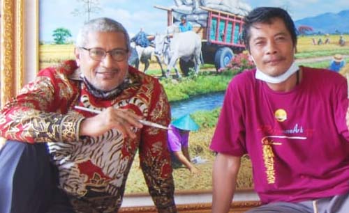 Irjen Pol. Martinus Hukom, Kepala Densus 88 Antiteror Polri (kiri), dan pelukis Ruslan, Minggu siang. (Foto:Istimewa)