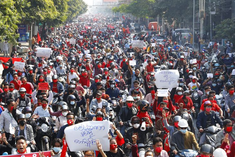 Situasi makin memanas, meluasnya aksi demo menolak kudeta militer di Myanmar.(Foto: Afp)