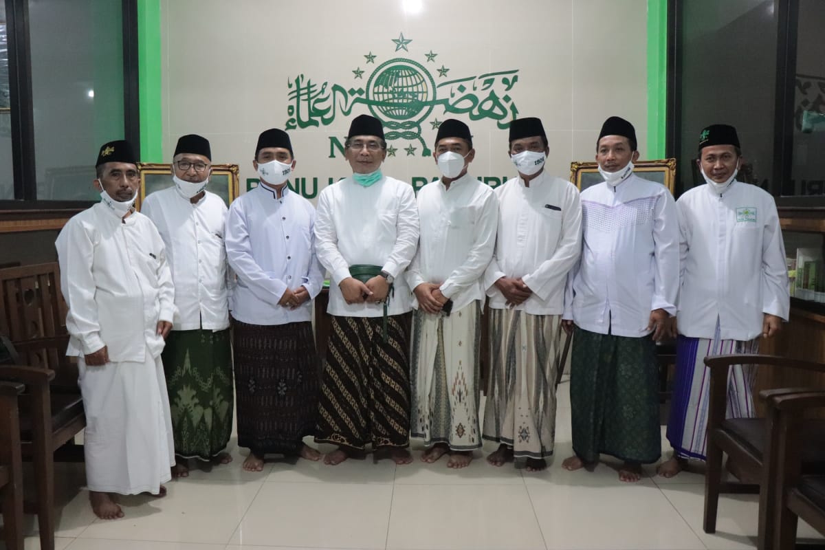 Gus Yahya bersama jajaran pengurus NU Kota Pasuruan. (Foto: dimyati-gentong-nupas)