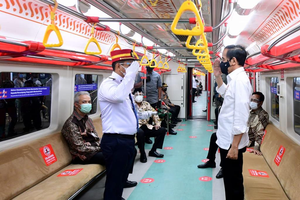 Presiden Jokowi resmikan operasional KRL. (Foto: Setpres)