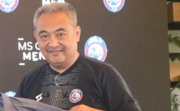 General Manager Arema FC, Rudy Widodo saat memamerkan kostum baru Arema FC untuk musim Liga 1 tahun 2020/2021 (Foto: Lalu Theo/ngopibareng.id)