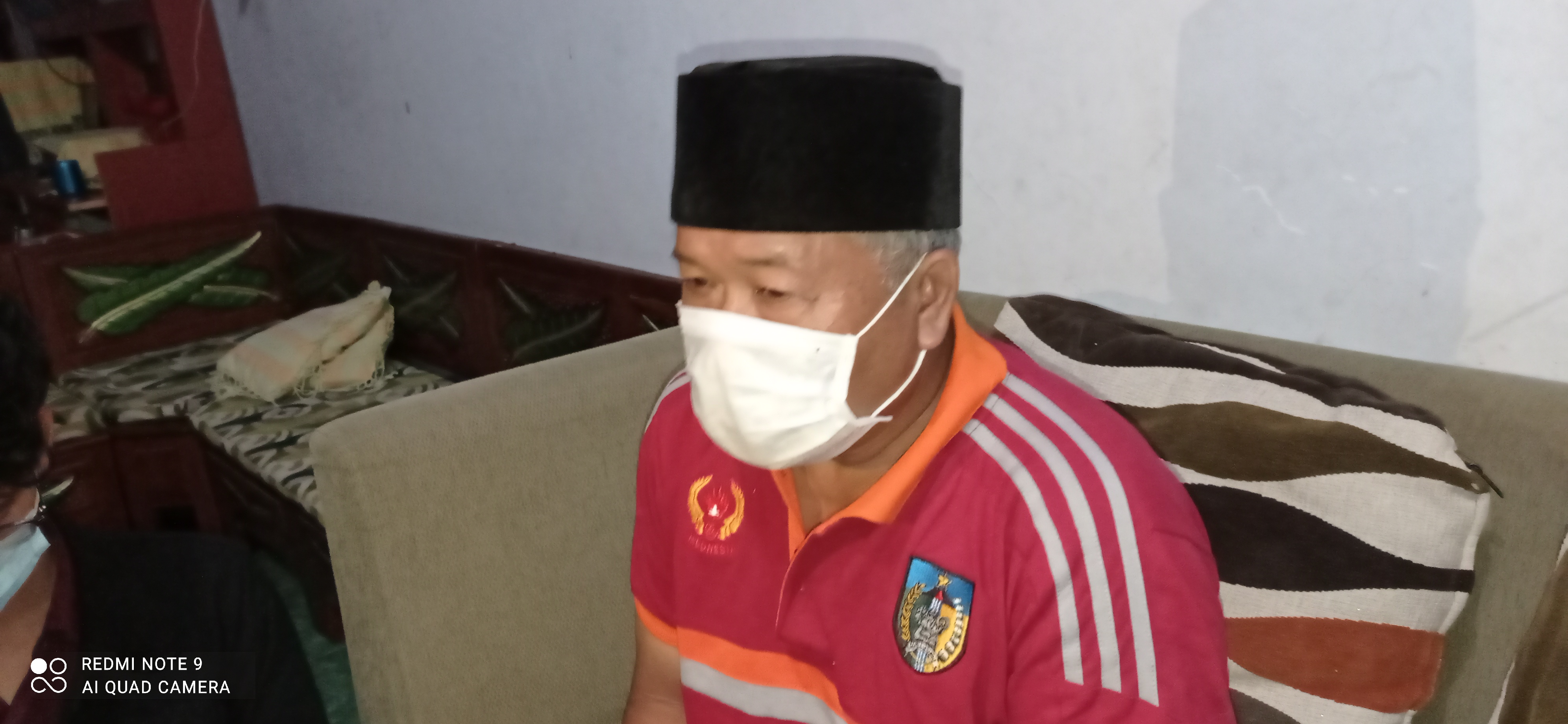 Kepala desa tambak rejo kecamatan Gurah memberikan keterangan (Foto: Fendi Plesmana/Ngopibareng.id) 