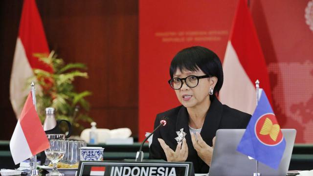 Menteri Luar Negeri Retno L Marsudi, saat berdiplomasi. (Foto : kemenlu ri)