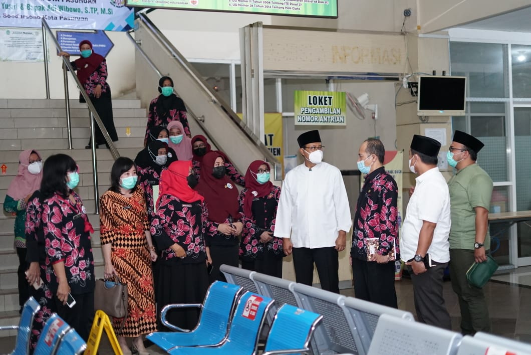 Gus Ipul bersama jajaran direksi RSUD Dr Soedarsono. 