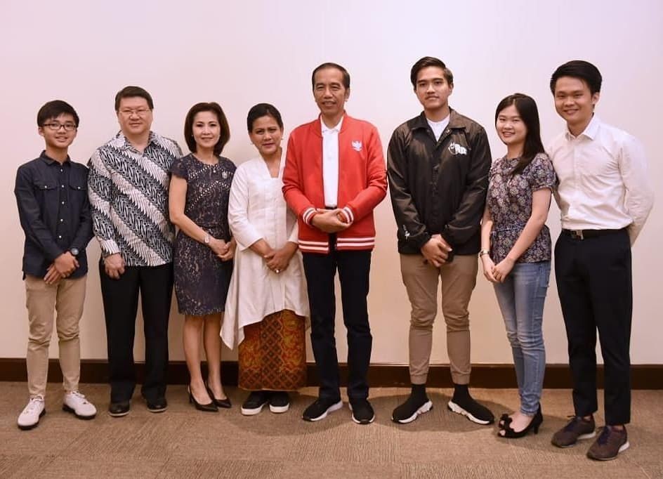 Kaesang Pangarep dan Felicia Tissue bersama keluarga saat masih menjalin hubungan asmara. (Foto: Instagram)