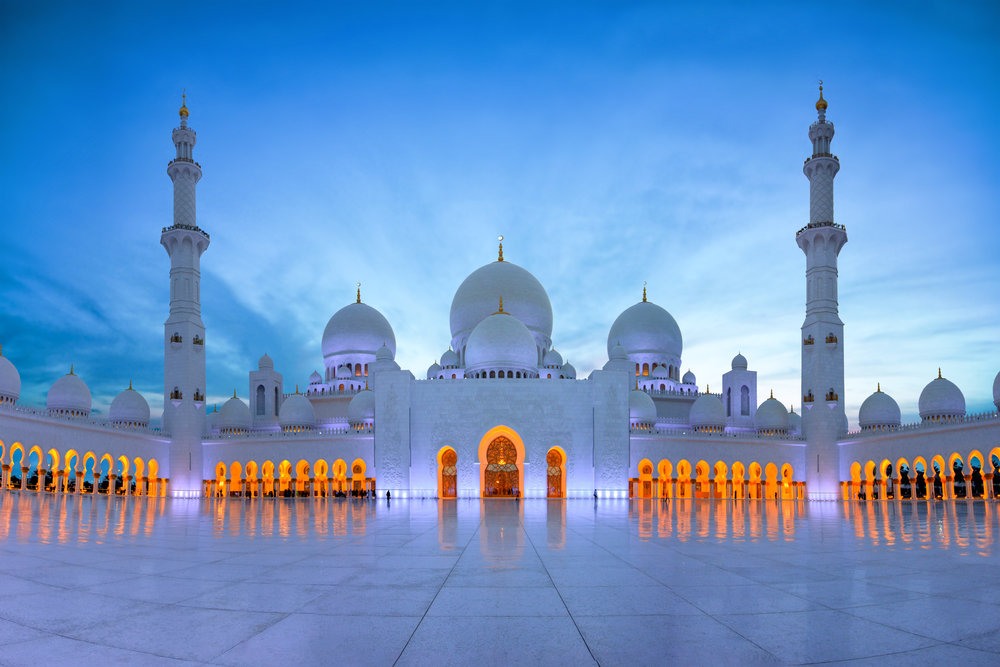 Sheikh Zayed Grand Mosque di Abu Dhabi.(Foto: vogue-arabia)