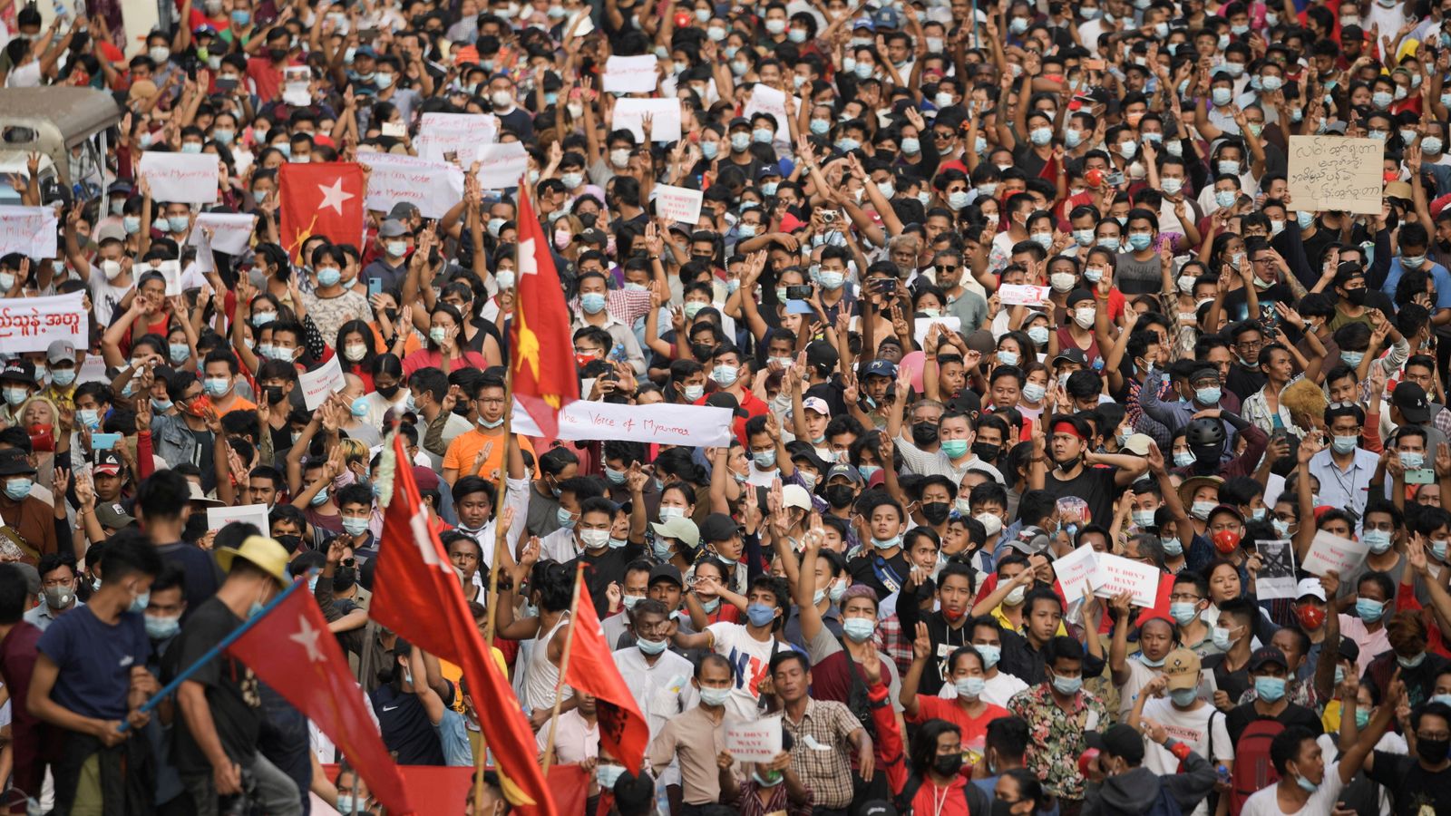 Aksi demonstrasi antikudeta militer di Myanmar terus berlangsung dan militer pun brutal. (Foto: bbc)