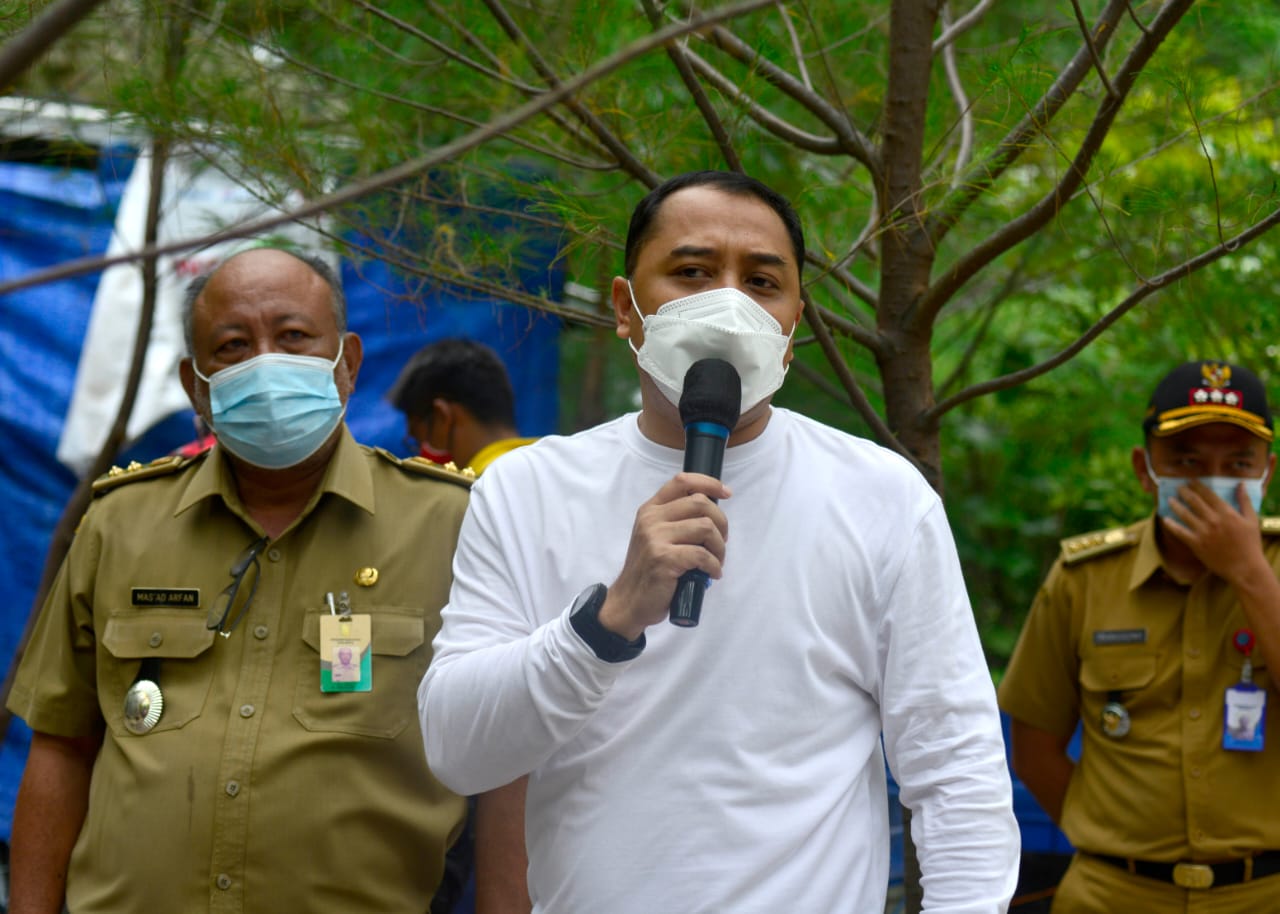 Walikota Surabaya, Eri Cahyadi ketika berkunjung ke Pakal, Surabaya, Selasa 9 Maret 2021.