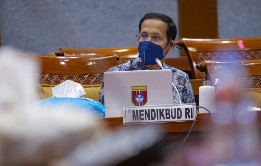 Mendikbud, Nadiem Makarim saat mengikuti rapat kerja dengan DPR RI Komisi X. (Foto: Istimewa)