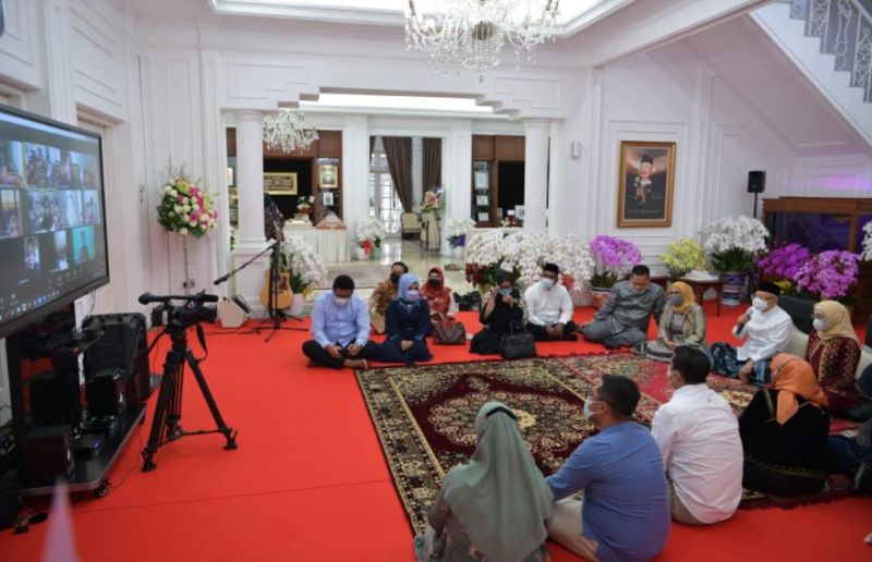 Wakil Presiden (Wapres) Ma'ruf Amin merayakan ulang tahun ke-78 bersama keluarga, pertemuan secara fisik dan virtual sesuai protokol kesehatan pandemi Covid-19. (Foto: Dok. Setwapres)