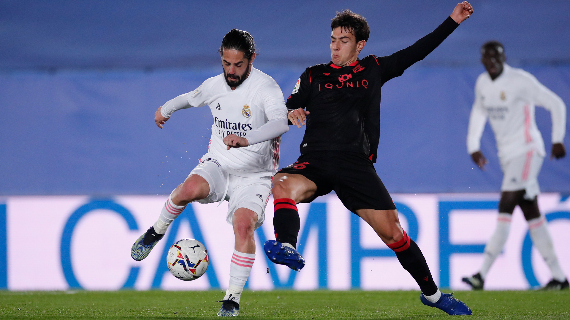 Isco Alarcon (kiri) dipastikan keluar dari Madrid pada musim panas nanti. (Foto: Twitter/@