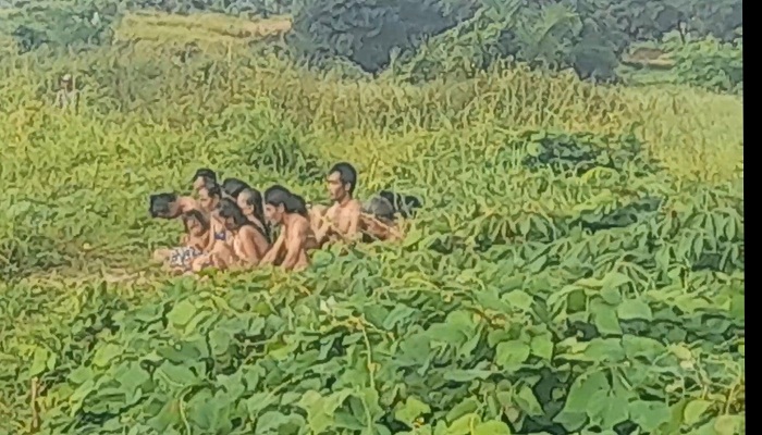 Ritual bugil mandi bareng dilakukan oleh 16 orang pria, perempuan, dan anak-anak. (Foto: Istimewa)