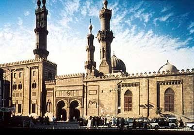 Al-Azhar menjadi pusat pendidikan Islam yang menjadi tujuan santri dari Indonesia. (Foto: Istimewa)