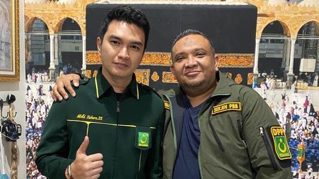 Aktor Aldi Taher pose bersama Sekjen PBB, Afriansyah Noer. (Foto: Dok. Afriansyah Noer) 