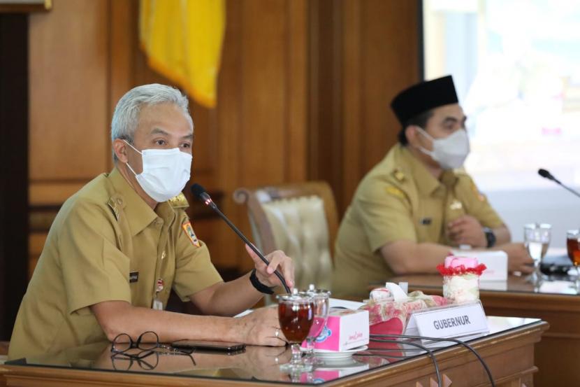 Gubernur Ganjar saat  rapat evaluasi penanganan Covid-19. (Foto: Dok Humas Pemprov Jateng)