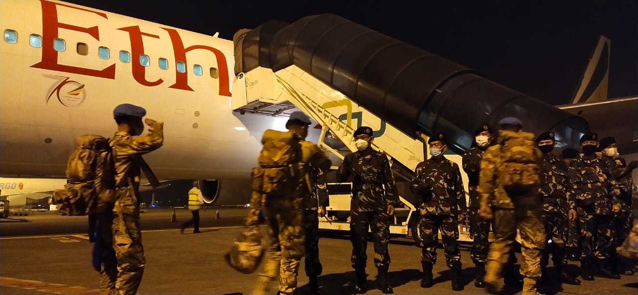 162 personel, 10 di antaranya, perempuan TNI pimpinan Letkol Inf Arianto Sunu Kuncoro ketika berangkat di Bandara Soekarno Hatta, Cengkareng, Tangerang. (Foto: puspen-tni)