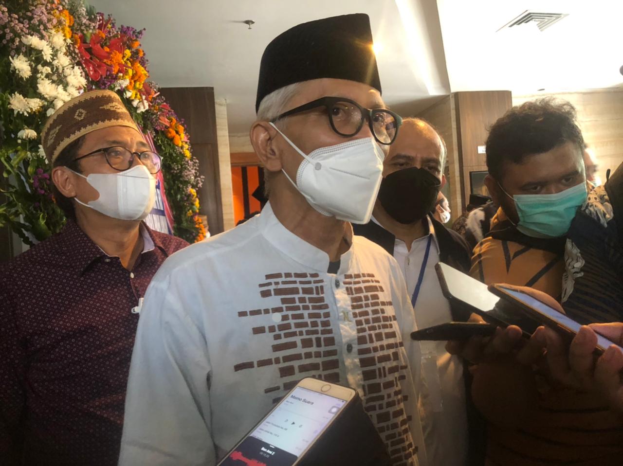 Ketua MUI, KH Miftachul Akhyar saat ditemui di Surabaya, Sabtu 20 Maret 2021.  MUI mnyebut ada unsur babi di dalam vaksin AstraZeneca. Dalam kondisi darurat, Vaksin AztraZeneca boleh digunakan jika tak ada yang lain. (Foto: Fariz Yarbo/Ngopibareng.id)