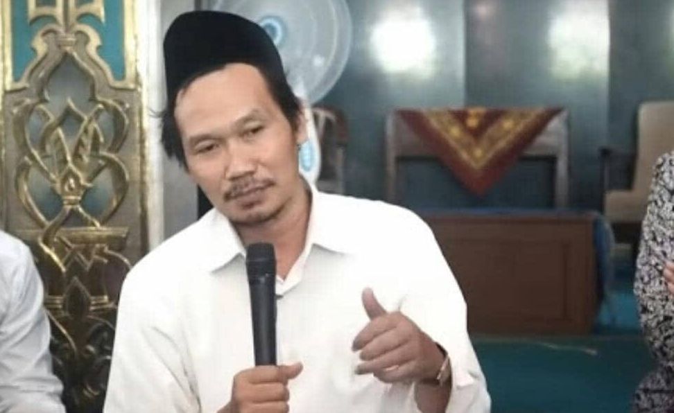 KH Bahaudin Nursalim (Gus Baha)  saat menyampaikan renungan dan ngaji Al-Quran. (Foto: Istimewa)