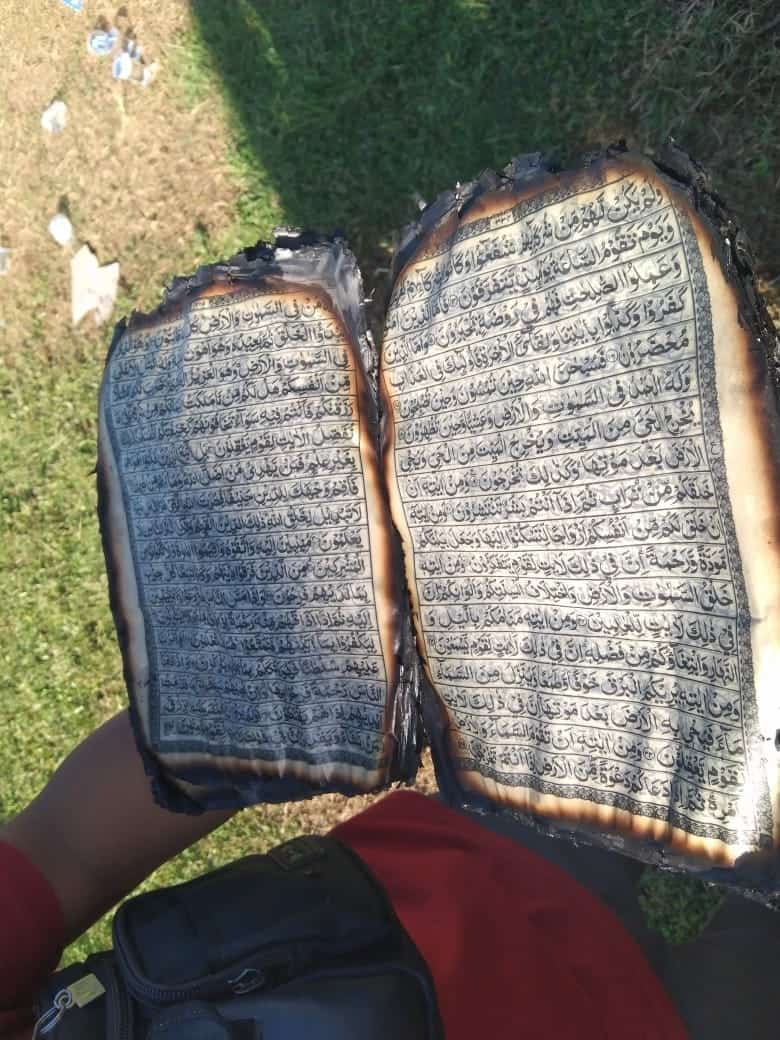 Al-Quran yang ada di dalam salah satu rumah adat Bugis 'Bola Soba' di Kabupaten Bone, Sulawesi Selatan. (Foto: Istimewa) 