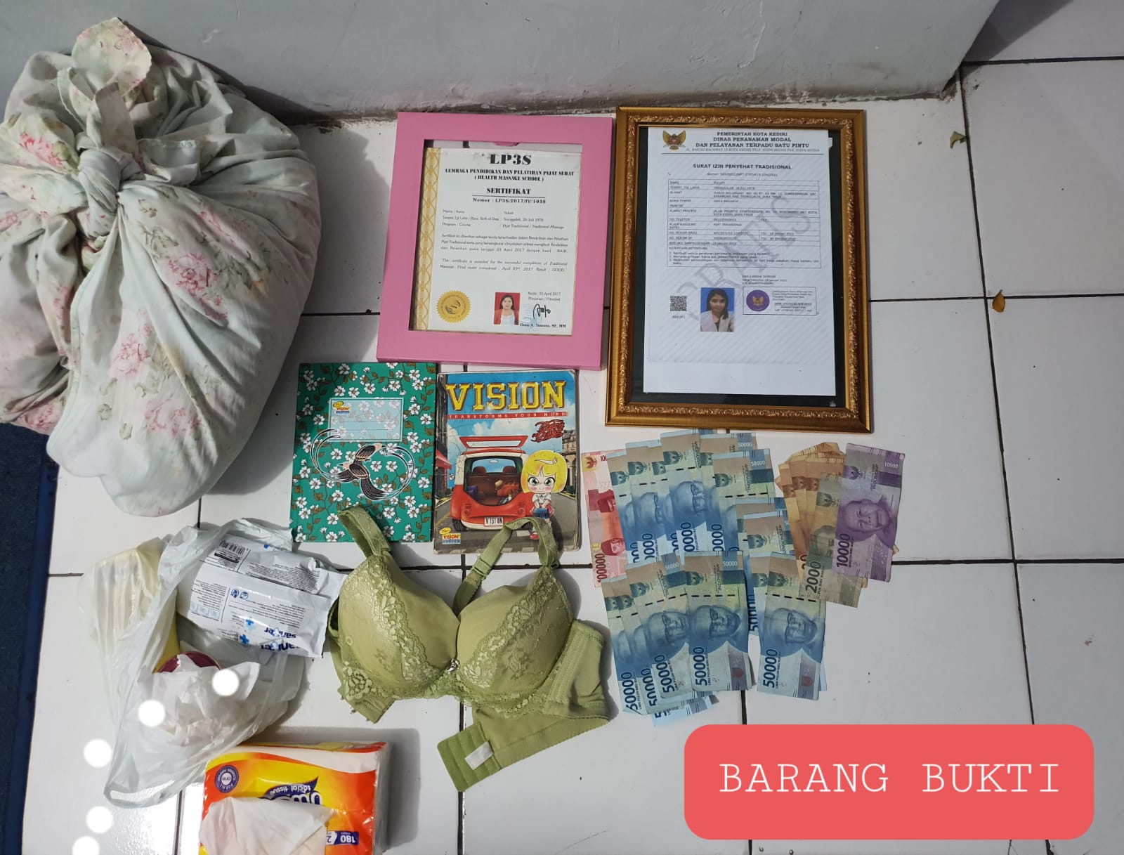 Barang bukti yang diamankan di panti pijat. (Foto: Istimewa)