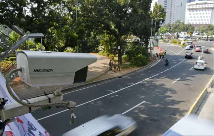 Kamera pengawas untuk keperluan tilang elektronik di Jakarta. (Foto: Antara/Nova Wahyudi)