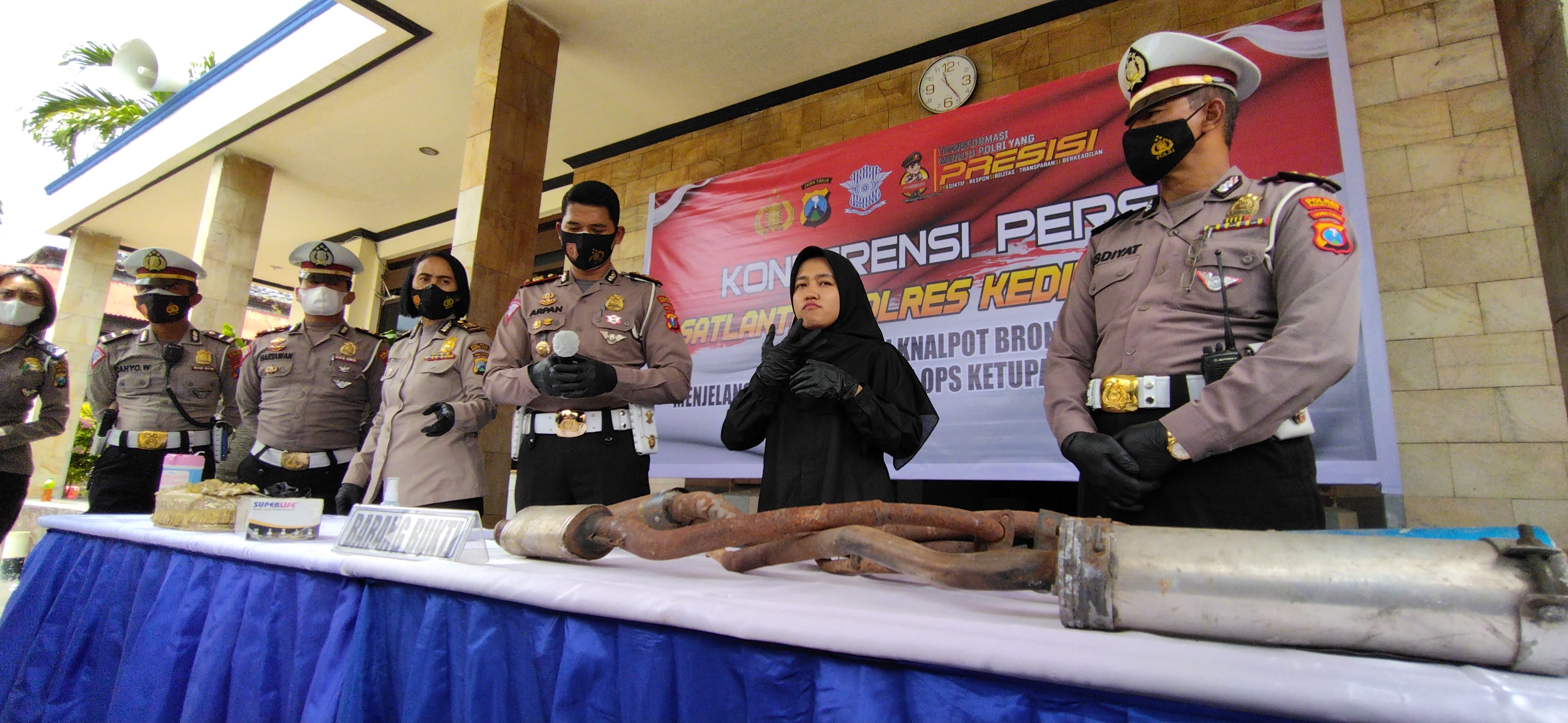 Pers rilis Operasi Cipta Kondisi menjelang bulan suci Ramadhan di Polres Kediri Kota, 23 Maret 2021. (Foto: Fendhy Plesmanai/Ngopibareng.id)