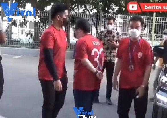 Momen Kaesang dicueki kakaknya yang juga walikota Solo. (Foto: Tangkapan Video Viral TikTok)