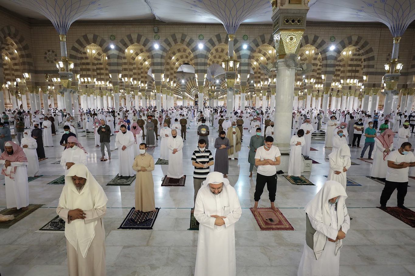 Jamaah salat di Masjid Nabawi, Madinah al-Munawarah. (Foto: Istimewa)