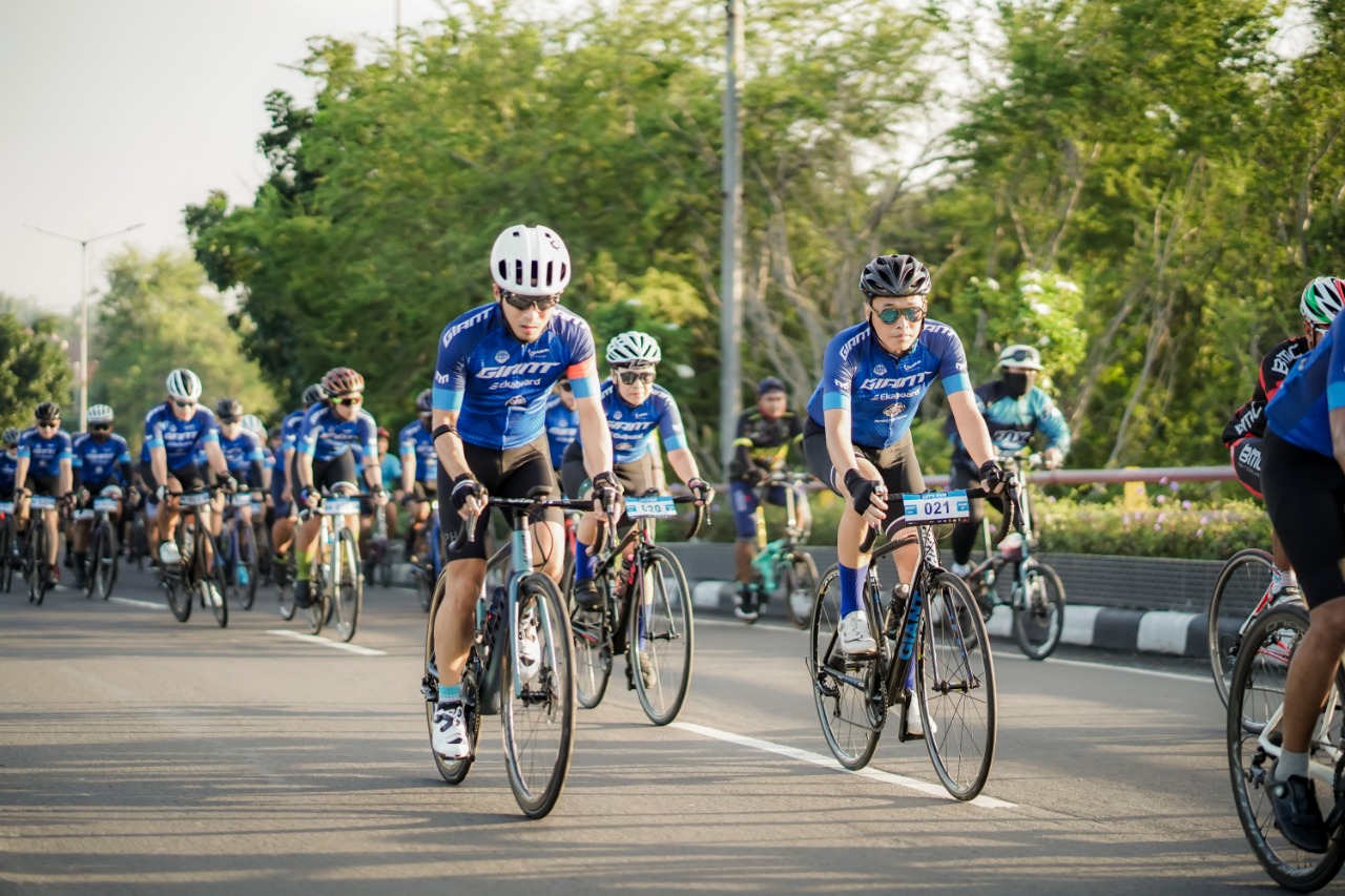 Gowes bareng Giant Liv Ride ini bermisi untuk mengajari turing berpeloton dan mempererat silahturahmi. (Foto: Istimewa)